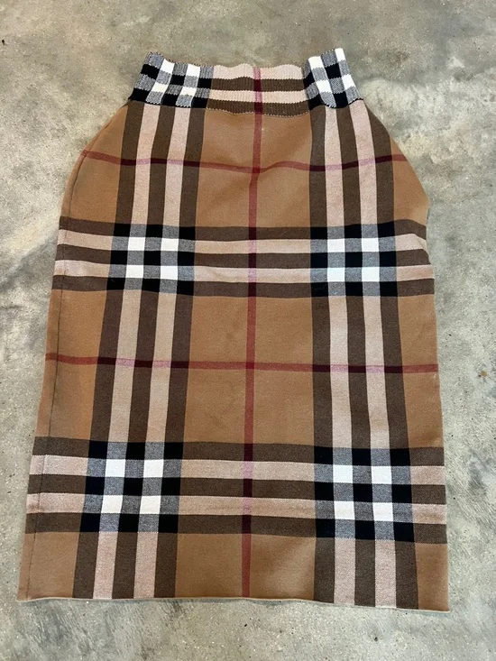 Authentic Burberry Tan Plaid Crop Tank & Pencil Skirt Set - Picture 3 of 8